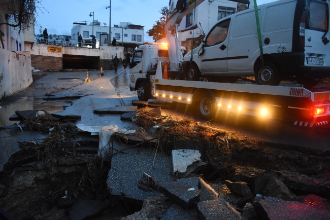 Bodrum'da sağanak sele neden oldu