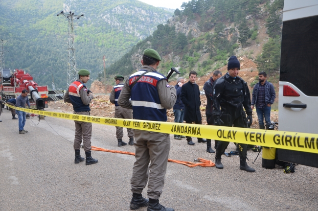 Gölete uçan otomobildeki baba ve çocukların cesetlerine ulaşıldı