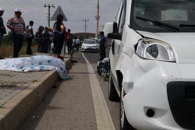 Çankırı'da hafif ticari araç polislere çarptı: 1 polis şehit