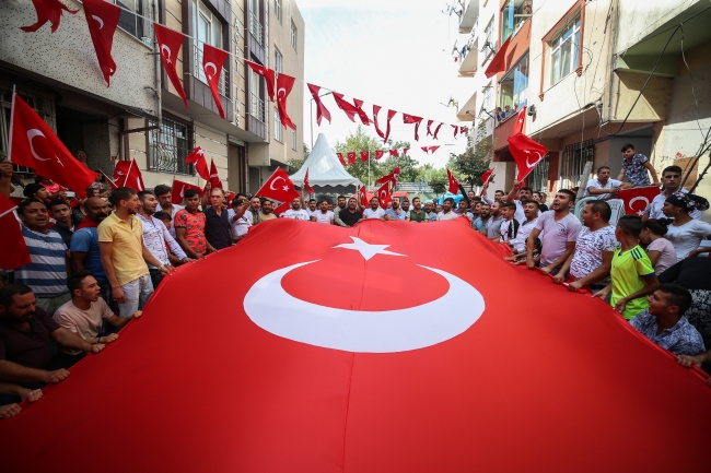 Şehit askerler Osman Karağlı ve İsa Erçetin son yolculuğuna uğurlandı