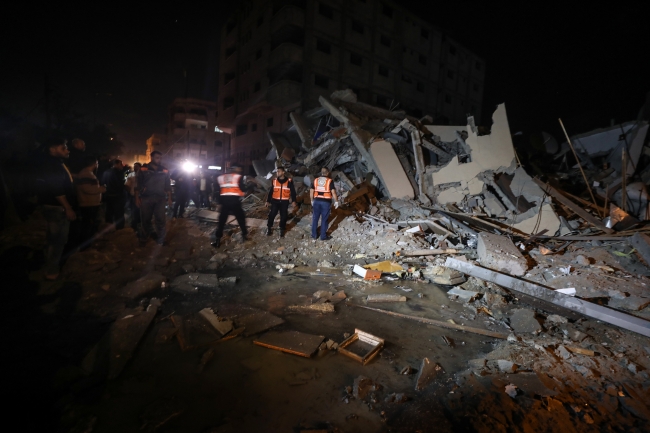 İsrail jetleri El Aksa televizyonunu vurdu