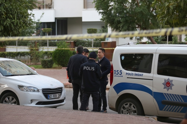Antalya'da aynı aileden ikisi çocuk dört kişi evlerinde ölü bulundu