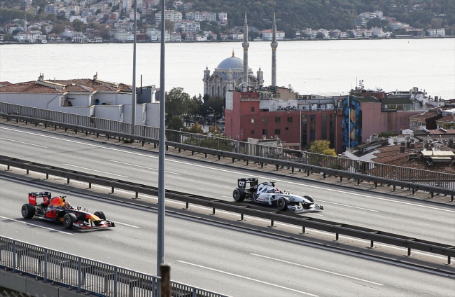 Formula 1 araçlarından kıtalar arası "pit-stop"