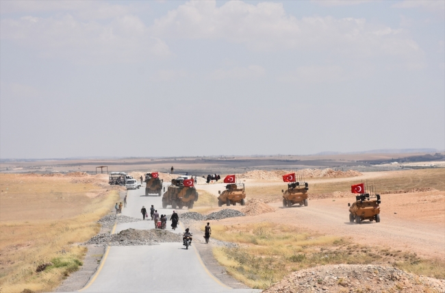 TSK devriyeye başladı YPG/PKK mevzileri terk etti