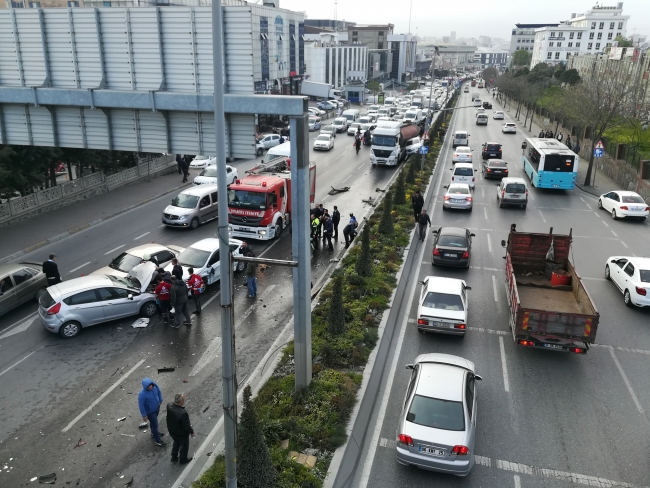 Başakşehir'de freni boşalan tanker, caddeyi savaş alanına çevirdi