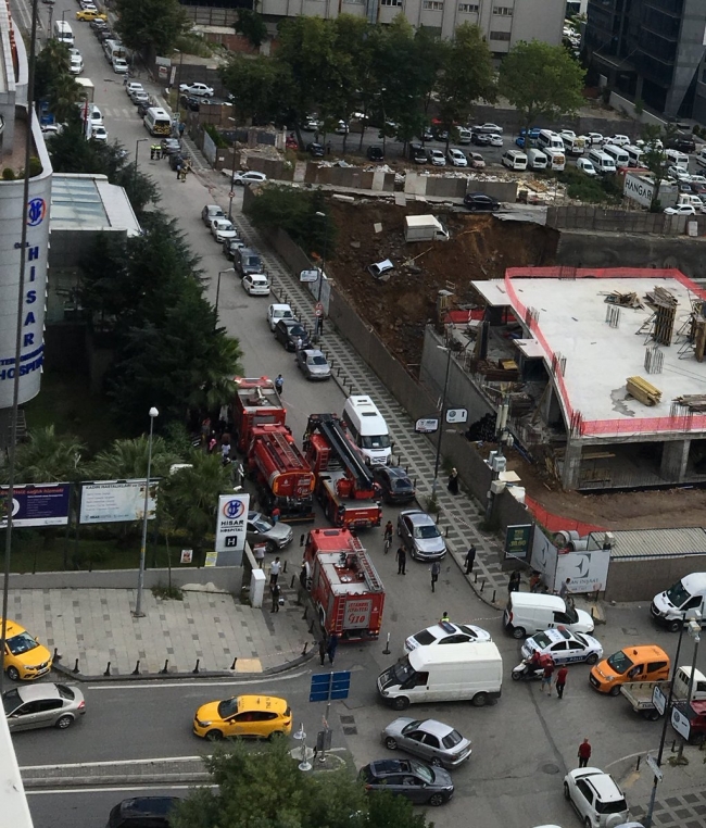 İstanbul Ümraniye'de istinat duvarı çöktü