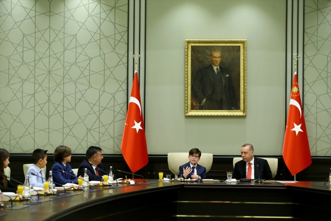 Cumhurbaşkanı Recep Tayyip Erdoğan, çocukları kabul etti