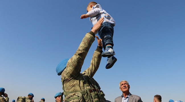 Komandolar dualarla Afrin'e uğurlandı