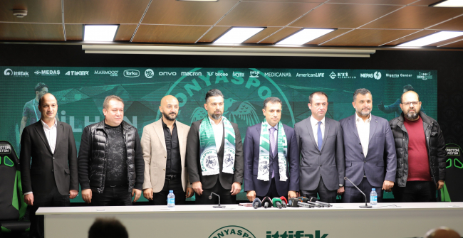 Konyaspor'da İlhan Palut'un sözleşmesi uzatıldı