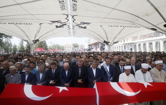 "Demokrasilerde halkın talebi bir kenara konulamaz"