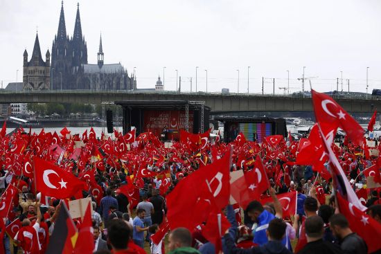 Köln'de Darbeye Karşı Demokrasi Mitingi