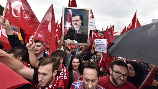 Köln'de Darbeye Karşı Demokrasi Mitingi