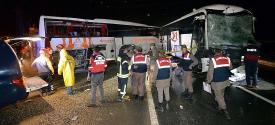 Karabük'te iki yolcu otobüsü çarpıştı