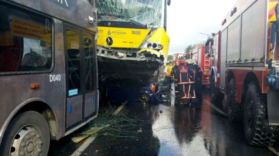 İstanbul Acıbadem'de metrobüs kazası