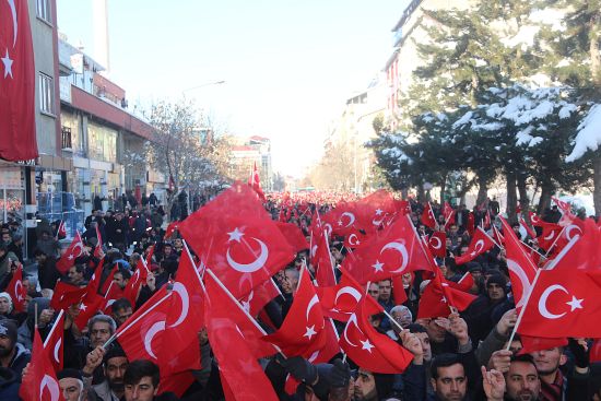 Bingöl'de binlerce kişi Şehitler Meydanı'na yürüdü