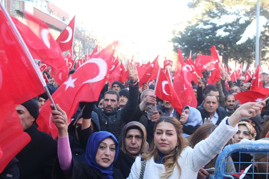 Bingöl'de binlerce kişi Şehitler Meydanı'na yürüdü