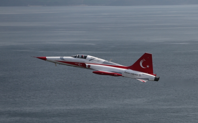 "Türk Yıldızları" bu yıl 16 gösteri daha yapacak