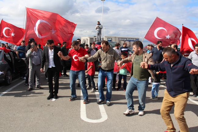 Kanada’da yaşayan Türkler, Toronto'da şehir turu attı