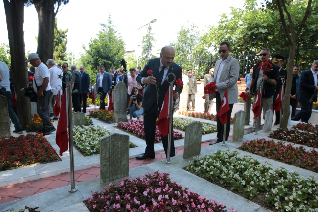 Bakan Işık şehitlikleri ziyaret etti