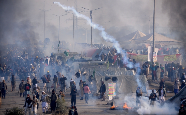 Pakistan'da seçim yasasındaki değişiklik protestoları şiddetlendi