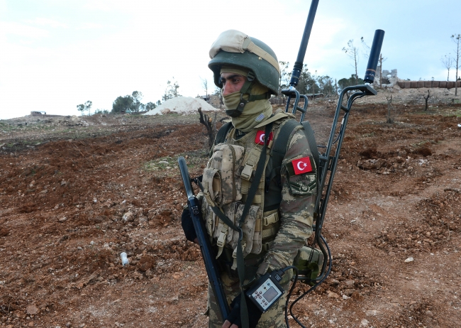 TRT Haber üç koldan kuşatılan Afrin'de