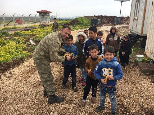 Mehmetçik Afrin'e yardım elini uzatmaya devam ediyor