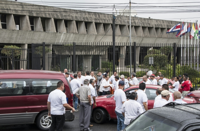 Kosta Rika'da taksiciler Uber'i protesto etti