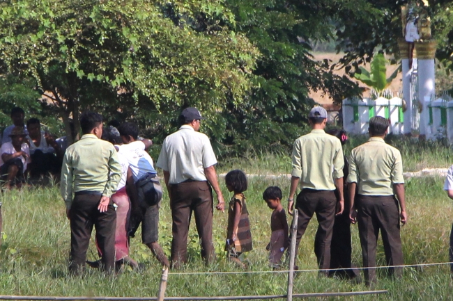 Myanmar polisi Arakanlı Müslümanların kampına baskın yaptı