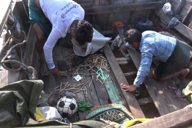 Myanmar polisi Arakanlı Müslümanların kampına baskın yaptı