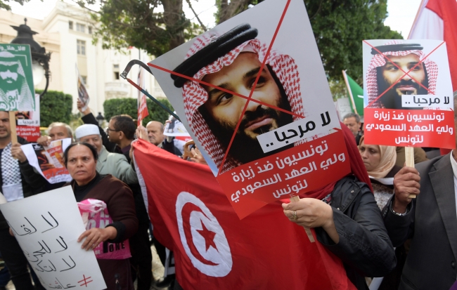 Tunus'ta Muhammed bin Selman'a testereli protesto