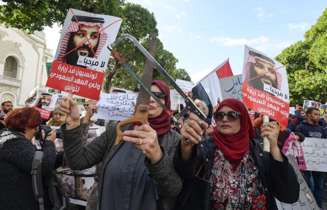 Tunus'ta Muhammed bin Selman'a testereli protesto