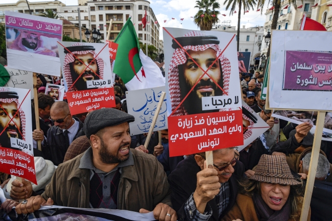 Tunus'ta Muhammed bin Selman'a testereli protesto