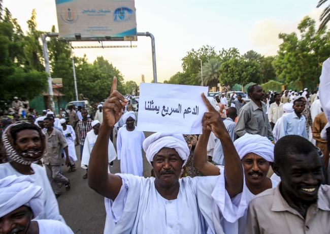 Sudan’da Askeri Geçiş Konseyi'ne destek gösterisi