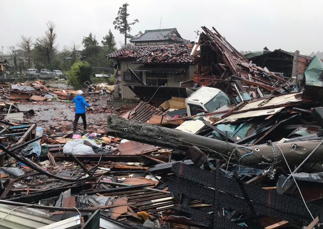 Japonya'yı vuran Hagibis tayfunu yıktı geçti