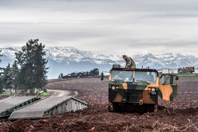 Afrin'de yaralanan 117 asker görev başında