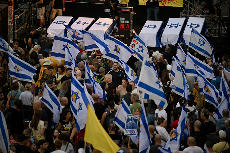 Gazze'de ateşkes anlaşması imzalamayan Netanyahu hükümeti protesto ediliyor