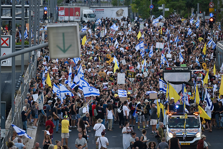 Gazze'de ateşkes anlaşması imzalamayan Netanyahu hükümeti protesto ediliyor