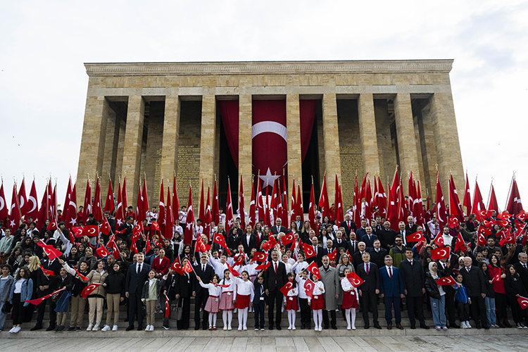 23 Nisan Ulusal Egemenlik ve Çocuk Bayramı kutlanıyor