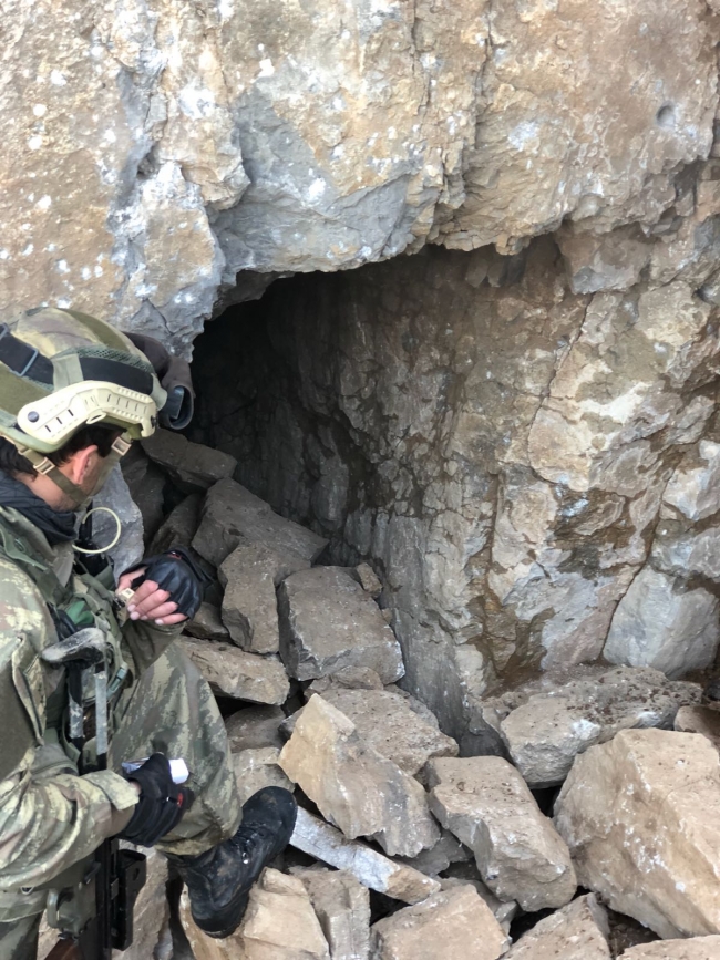 Hakkari'de teröristlere ait 125 metre uzunluğunda mağara bulundu