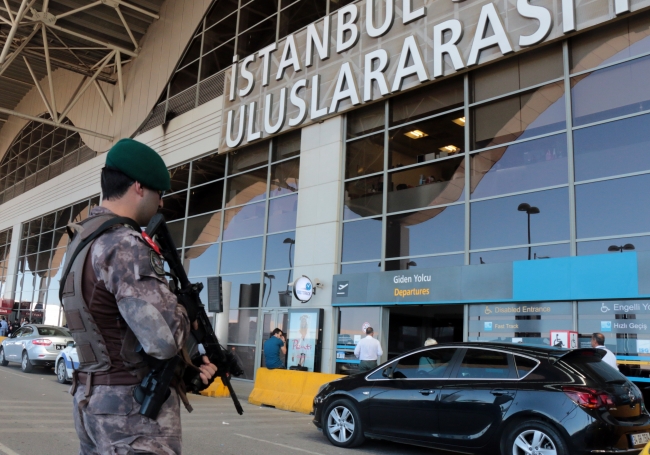 İstanbul'da 2 bin 400 polisin katılımıyla "Kurt Kapanı-19" operasyonu