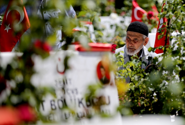 Kahramanların kabrine bayram ziyareti