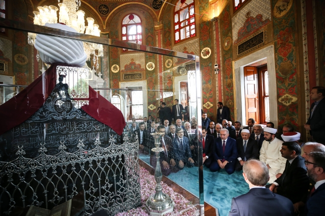 Cumhurbaşkanı Erdoğan, Fatih Sultan Mehmet'in türbesini açtı