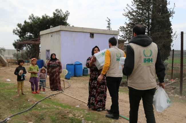 Afrin'de terör örgütünden temizlenen köylere insani yardım