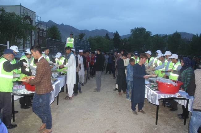 TİKA'dan Afganistan'da yetimlere iftar