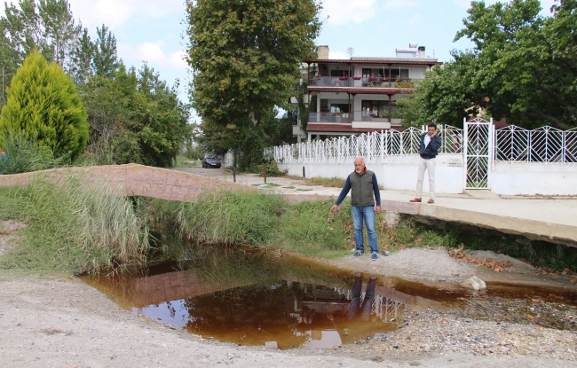 Tekirdağ'da kızıl akmaya başlayan dereye inceleme