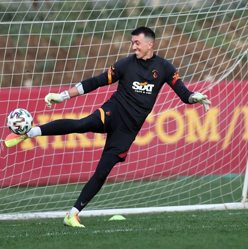 Fernando Muslera takımla birlikte çalıştı