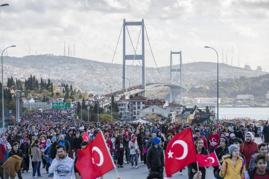 15 Temmuz Şehitler Köprüsü'nde 'Kahramanlar' için koştular