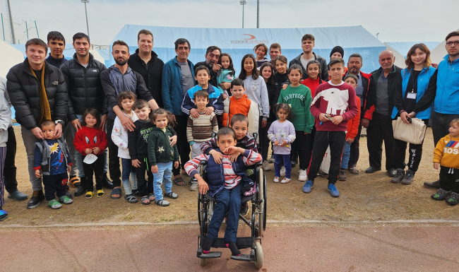 TRT Genel Müdürü Sobacı afet bölgesine gitti, depremzedelerle buluştu