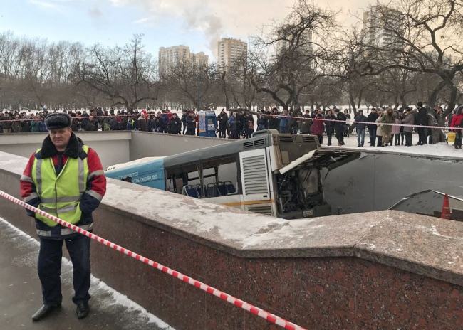 Moskova'da otobüs alt geçide girdi: 5 ölü