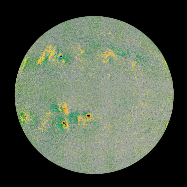 Manyetogram, güneş lekelerinin etrafında kümelenen güneşin manyetik alanının görüş hattı yönünü gösterir/ Avrupa Uzay Ajansı